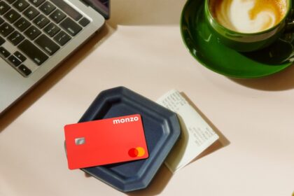 google-bets-big-on-monzo,-values-the-uk-fintech-at-$5b
