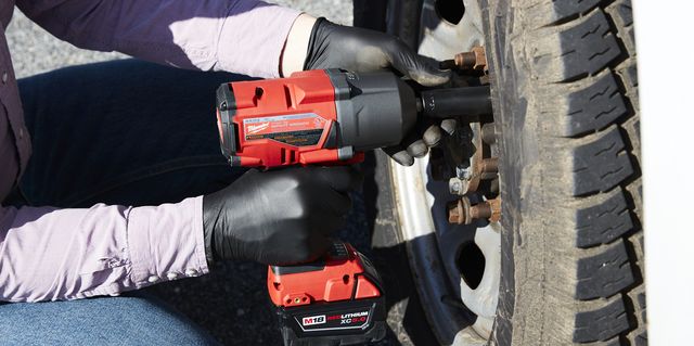 maximizing-efficiency-in-auto-repair:-the-benefits-of-cordless-impact-wrenches